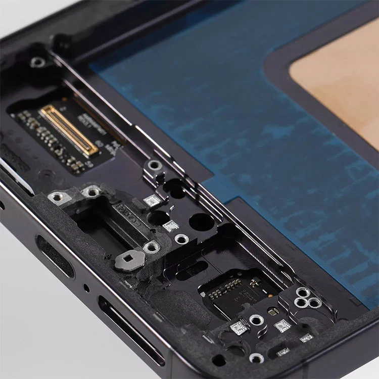 „S24 Plus LCD“ ekranai