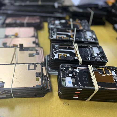 Naudojami „Samsung LCD“ ekranai